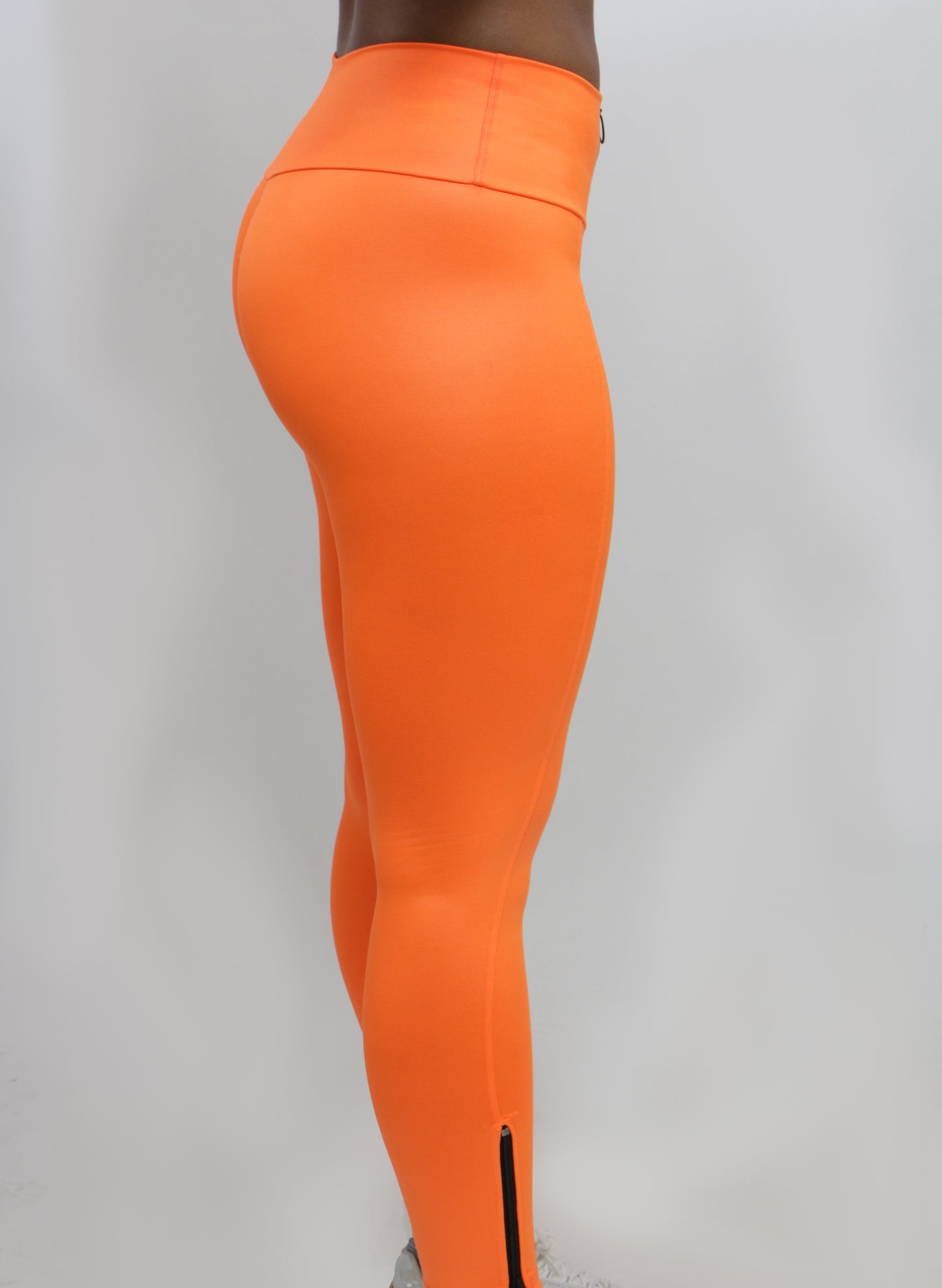 LuxeSkin Leggings With Zipper